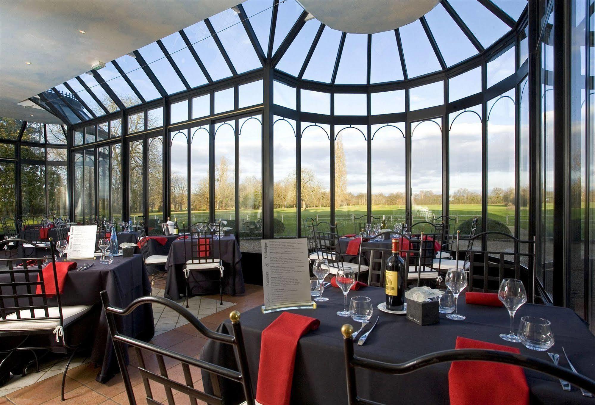 Chateau Golf Des Sept Tours Hotel Courcelles-de-Touraine Restaurant photo